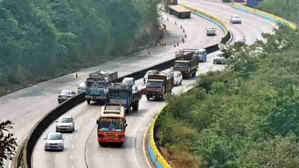 Mumbai-Pune Expressway : पुणे-मुंबई एक्स्प्रेसवर गाडी चालवताना सावधान, नियम मोडल्यास...
