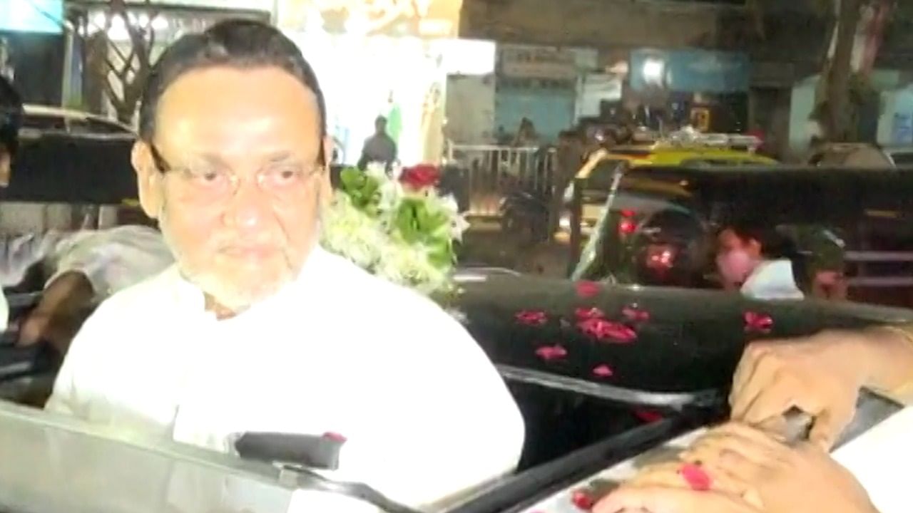 Nawab Malik | नवाब मलिक रुग्णालयातून बाहेर, राष्ट्रवादी काँग्रेसच्या दोन्ही गटाकडून जंगी स्वागत Nawab Malik | नवाब मलिक रुग्णालयातून बाहेर, राष्ट्रवादी काँग्रेसच्या दोन्ही गटाकडून जंगी स्वागत