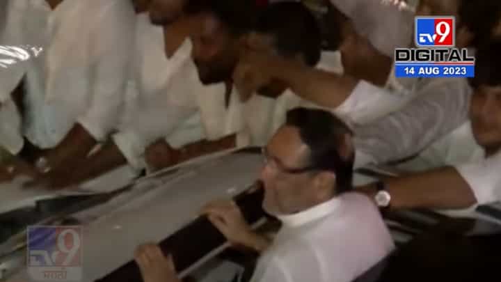 नवाब मलिक यांची 1 वर्ष 5 महिन्यांनी जेलमधून सुटका अन् रुग्णालयातून बाहेर येताच जंगी स्वागत नवाब मलिक यांची 1 वर्ष 5 महिन्यांनी जेलमधून सुटका अन् रुग्णालयातून बाहेर येताच जंगी स्वागत