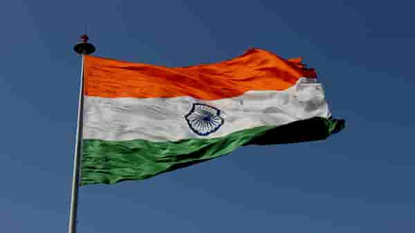 सांगली जिल्ह्याच्या मिरजमध्ये जिल्ह्यातील 100 फूट उंच तिरंगा ध्वज