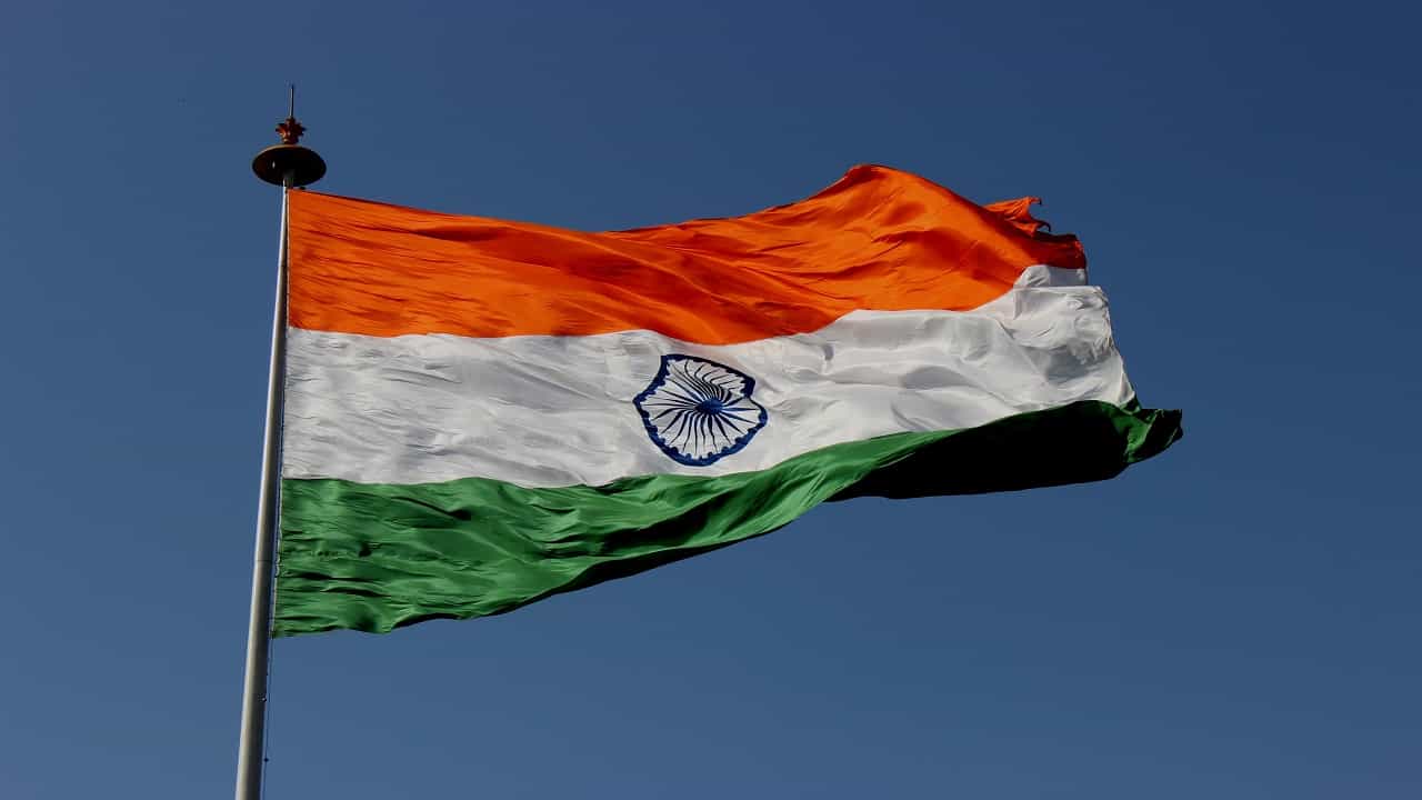 सांगली जिल्ह्याच्या मिरजमध्ये जिल्ह्यातील 100 फूट उंच तिरंगा ध्वज सांगली जिल्ह्याच्या मिरजमध्ये जिल्ह्यातील 100 फूट उंच तिरंगा ध्वज