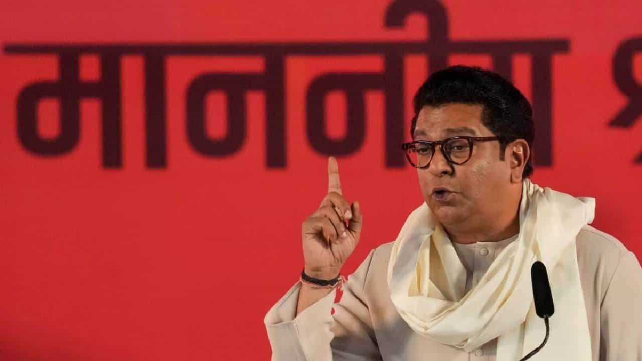 Raj Thackeray : मुंबई-गोवा महामार्गावर खड्डेच खडे; चांद्रयानावरून राज ठाकरे यांचे सरकारला चिमटे