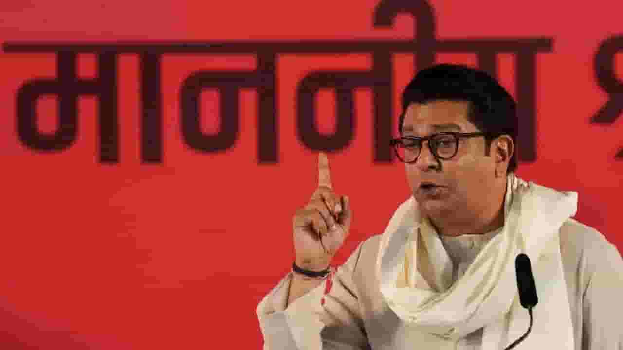 Raj Thackeray : मुंबई-गोवा महामार्गावर खड्डेच खडे; चांद्रयानावरून राज ठाकरे यांचे सरकारला चिमटे