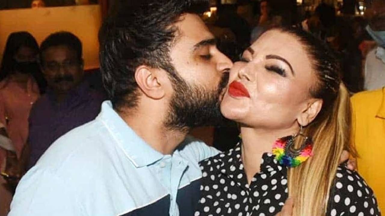 माझ्यासोबत आणि माझ्या कुटुंबियांसोबत राखी सावंत हिने खूप अन्याय केल्याचे म्हणताना देखील आदिल दुर्रानी हा दिसला. आता या आरोपांवर राखी सावंत काय उत्तर देते हे पाहण्यासारखे ठरणार आहे. 