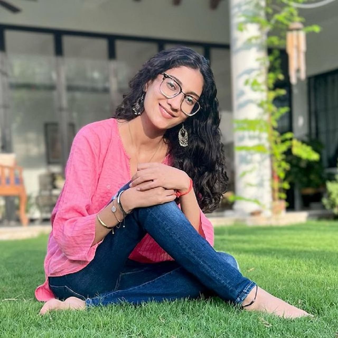 अभिनेत्री सुष्मिता सेन सध्या 'ताली' या वेब सीरिजमुळे चर्चेत आहे. जीओ सिनेमावर प्रदर्शित झालेली वेब सीरिज प्रेक्षकांना फार आवडली आहे. सुष्मिता तिच्या प्रोफेशनल आयुष्यासोबतच खासगी आयुष्यामुळे देखील चर्चेत असते. 