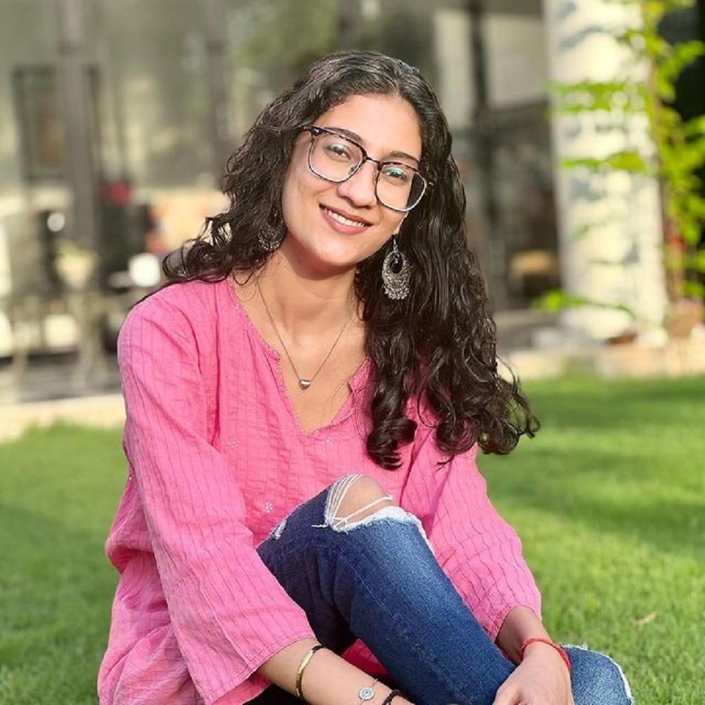 रेने हिने देखील अभिनय क्षेत्रात पदार्पण केलं, 'सुट्टाबाजी' सिनेमाच्या माध्यमातून रेने हिने अभिनय क्षेत्रात पदार्पण केलं. पण एक सेलिब्रिटी किड म्हणून रेने प्रसिद्ध नाही.. पण सोशल मीडियावर मात्र ती कायम सक्रिय असते. 