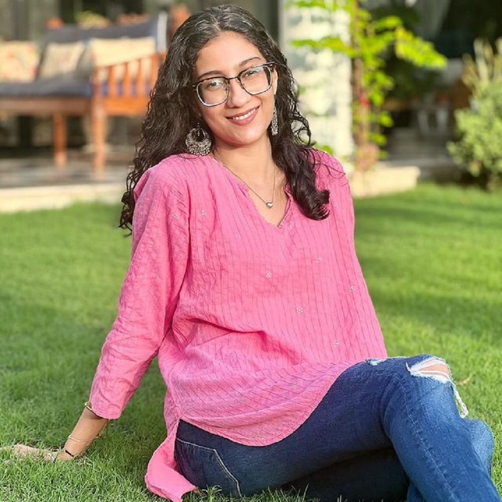 रेने अभिनेत्री नसली तरी, सोशल मीडियावर तिच्या चाहत्यांची संख्या फार मोठी आहे. रेने कायम स्वतःचे फोटो आणि व्हिडीओ सोशल मीडियावर पोस्ट करत असते.