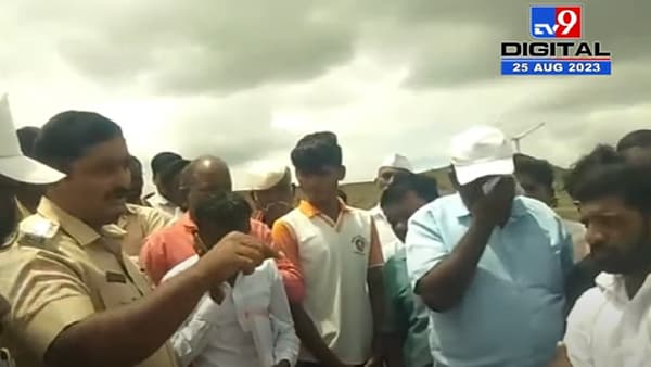 पाण्यासाठी शेतकरी ढसाढसा रडले अन् अधिकाऱ्यांचे पाय धरले, कुठं पाण्यासाठी वणवण?