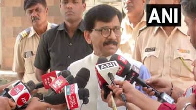 शरद पवार यांची हकालपट्टी म्हणजे राष्ट्रवादीत फूटच; संजय राऊत यांचं मोठं विधान