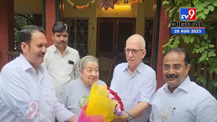 Chandrayaan 3 मोहिमेत सातारच्या 'या' उद्योजकाचा हातभार, Udayanraje Bhosale यांच्याकडून सन्मान, काय केलं कौतुक? Chandrayaan 3 मोहिमेत सातारच्या 'या' उद्योजकाचा हातभार, Udayanraje Bhosale यांच्याकडून सन्मान, काय केलं कौतुक?