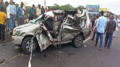 Satara Accident : नवी मुंबईहून जयसिंगपूरला चालली होती तवेरा गाडी, पण वाटेतच घात झाला !