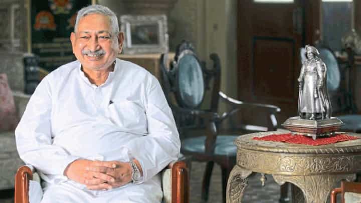 VIDEO | ‘शाहू महाराज यांनी लोक भावनेचा विचार करावा, आम्हाला आनंदच’; शरद पवार यांचे कोणते संकेत? VIDEO | ‘शाहू महाराज यांनी लोक भावनेचा विचार करावा, आम्हाला आनंदच’; शरद पवार यांचे कोणते संकेत?