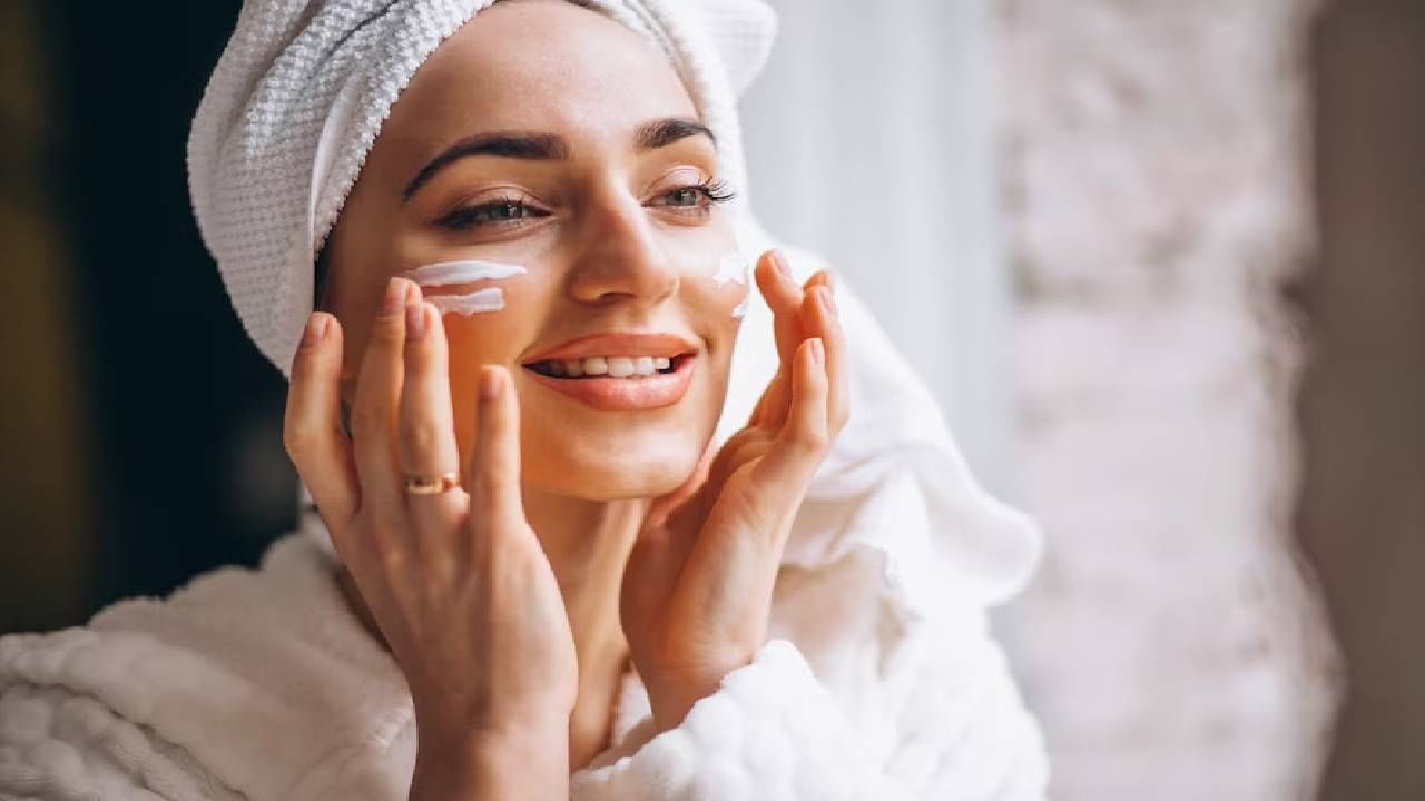 Skin Care : या घरगुती उपायांच्या मदतीने रखरखीत त्वचाही होईल मऊसूत
