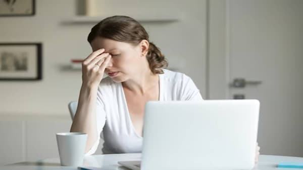 Health : फक्त 15 मिनिटांमध्ये घालवा कायमसाठी चष्म्यापासून सुटकारा, जाणून घ्या!