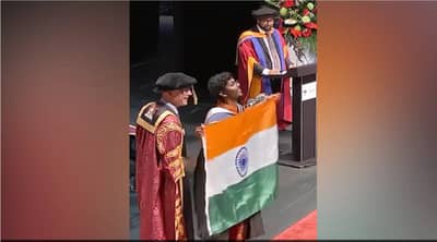 परदेशात दीक्षांत समारंभात विद्यार्थ्याने फडकावला भारतीय ध्वज, Video पाहून लोकांकडून होतंय कौतूक