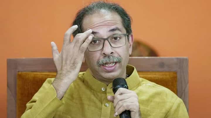 शिवसेना आमदार अपात्र प्रकरणात ठाकरे गटाची रणनिती काय? जाणून घ्या सविस्तर शिवसेना आमदार अपात्र प्रकरणात ठाकरे गटाची रणनिती काय? जाणून घ्या सविस्तर
