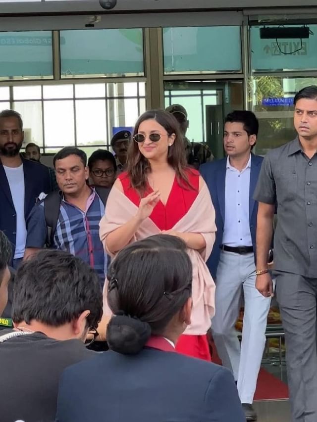 उदयपुरमध्ये परिणीति आणि राघव यांचं जबरदस्त स्वागत, पाहा व्हायरल फोटो उदयपुरमध्ये परिणीति आणि राघव यांचं जबरदस्त स्वागत, पाहा व्हायरल फोटो