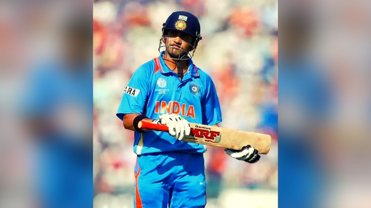  जर धोनीने तिसऱ्या क्रमांकावर बॅटींग केली असतील तर त्यान वनडे क्रिकेटमधील अनेक रेकॉर्ड मोडले असते. कर्णधारपदामुळे धोनीने बॅटींगचा त्याग केला. कारण संघाला पुढे नेण्यासाठी तो स्वत: ला विसरल्याचं गंभीर म्हणाला.