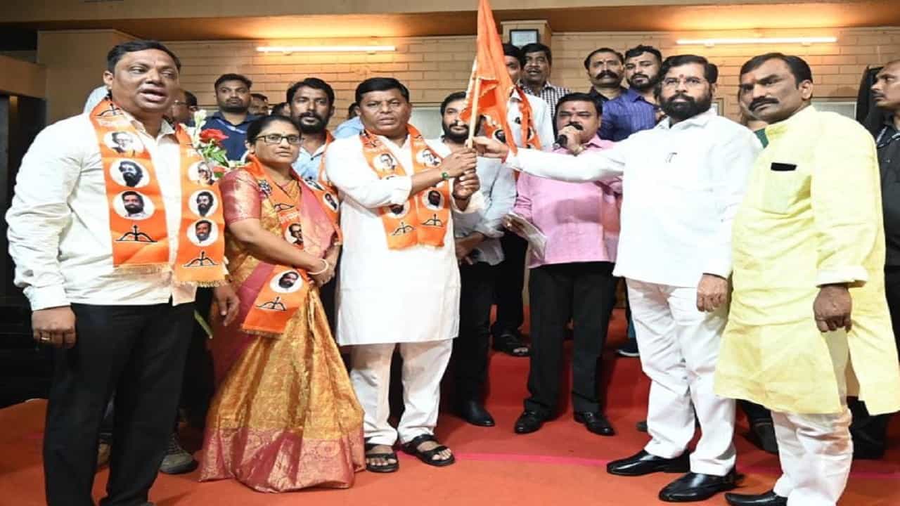 नांदेडमध्ये काँग्रेला धक्का, मंगेश कदम यांचा शिवसेनेत प्रवेश अन् बोलून दाखवली नाराजी नांदेडमध्ये काँग्रेला धक्का, मंगेश कदम यांचा शिवसेनेत प्रवेश अन् बोलून दाखवली नाराजी