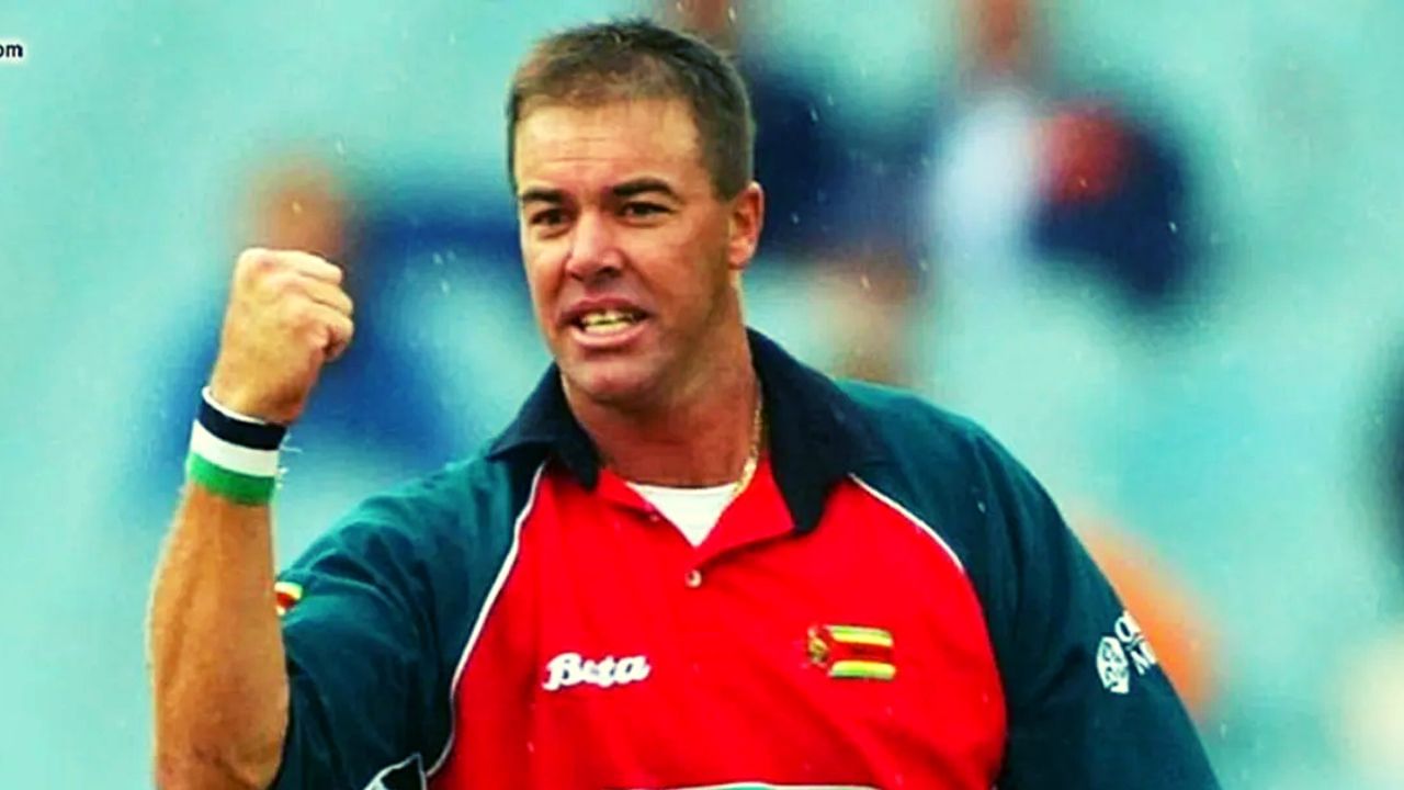 हीथ स्ट्रीक झिम्बाब्वेकडून कसोटी आणि वनडे फॉरमॅट मध्ये सर्वाधिक बळी घेतलेले आहेत. सोटीमध्ये 216 आणि वन डे मध्ये 239 बळी घेतलेत. हीथ स्ट्रीक याच्या पत्नीनेच सोशल मीडियावर त्याच्या निधनाची बातमी दिली आहे. 