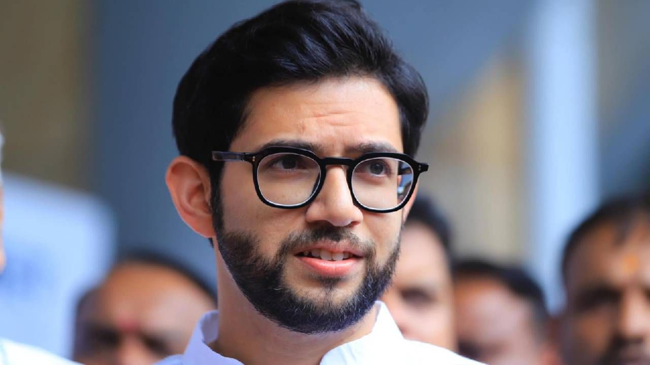 Aditya Thackeray : लाठीकाठी घेऊन शासन आपल्या दारी का, आदित्य ठाकरे यांचा सवाल