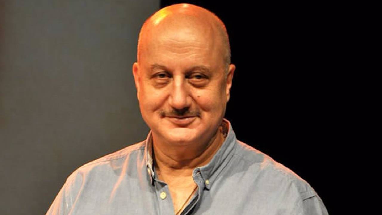 कॉमेडी चित्रपट आता मला फार काही आवडत नाहीत. माझ्याकडे येणाऱ्या चित्रपटांच्या स्क्रीप्ट या गंभीर पात्राच्या असतील तर मी त्यावर विचार करतो. 