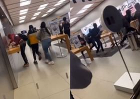Apple स्टोअरमध्ये iPhone ची लूट, मास्कधारी युवकांनी टाकला दरोडा Apple स्टोअरमध्ये iPhone ची लूट, मास्कधारी युवकांनी टाकला दरोडा