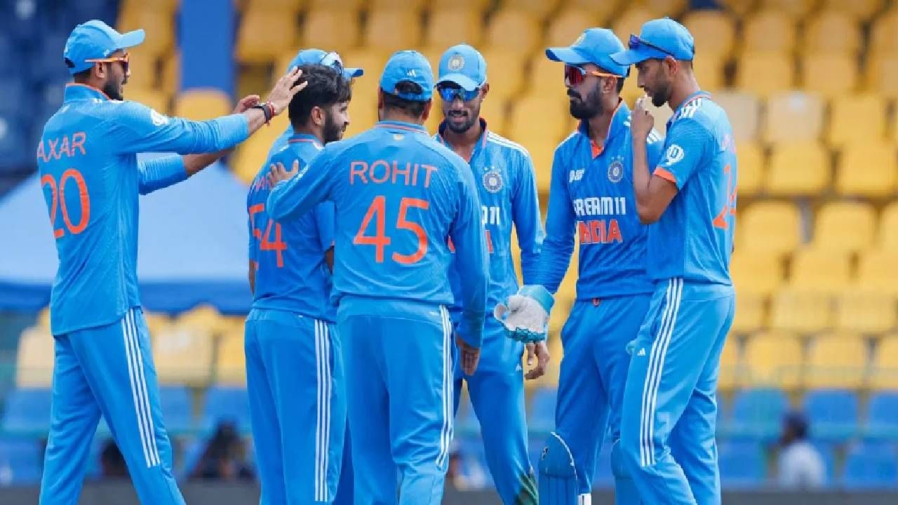 IND vs SL | श्रीलंकेविरुद्धच्या फायनलआधी 2 खेळाडूंवर टांगती तलवार, फक्त एकाला मिळणार संधी IND vs SL | श्रीलंकेविरुद्धच्या फायनलआधी 2 खेळाडूंवर टांगती तलवार, फक्त एकाला मिळणार संधी