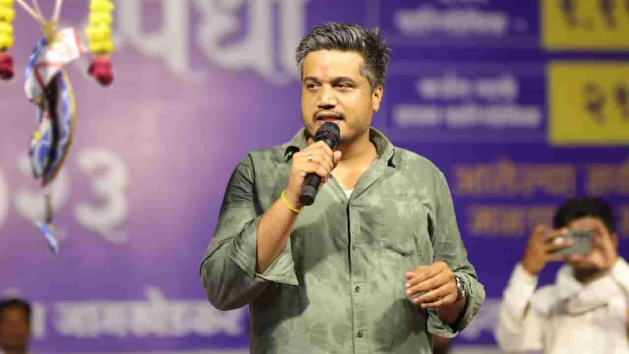 Rohit Pawar : मराठा आरक्षणाबाबतच्या सरकारच्या जाहिरातीवर रोहित पवार आक्रमक; म्हणाले, जरा इकडं पण लक्ष द्या...