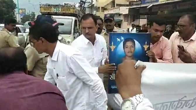Chandrapur News | शिक्षिकेला थेट रस्त्यावरच वाहिली श्रद्धांजली, चंद्रपुरात नेमकं काय घडलं?