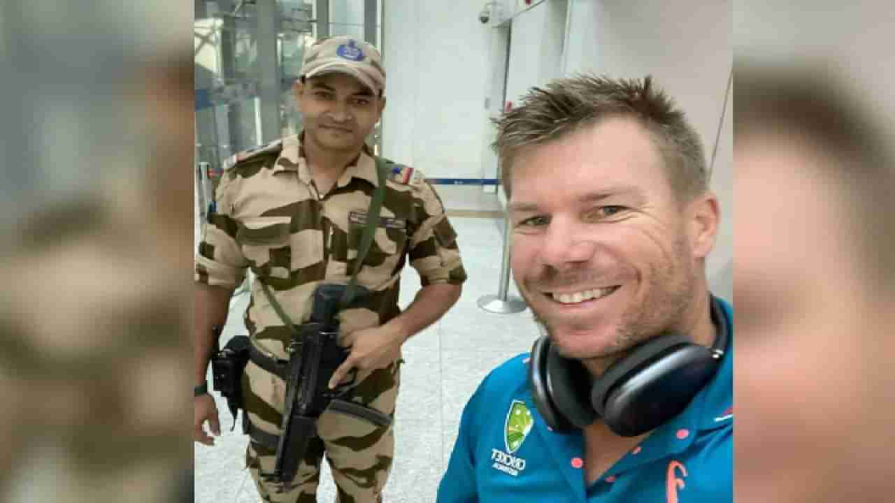 David Warner | आमच स्वागत नेहमीच चांगलं होतं, भारतात पोहोचताच सिक्युरिटी स्टाफसोबत डेविड वॉर्नरचा सेल्फी