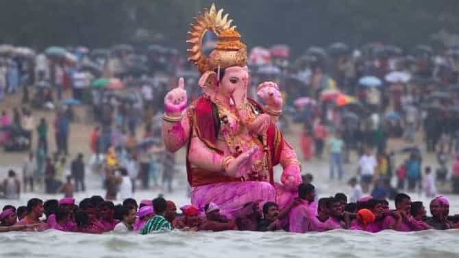 Ganeshotsav 2023 : गणपतीचे विसर्जन पाण्यातच का केले जाते? तुम्हाला माहिती आहे का यामागचे कारण