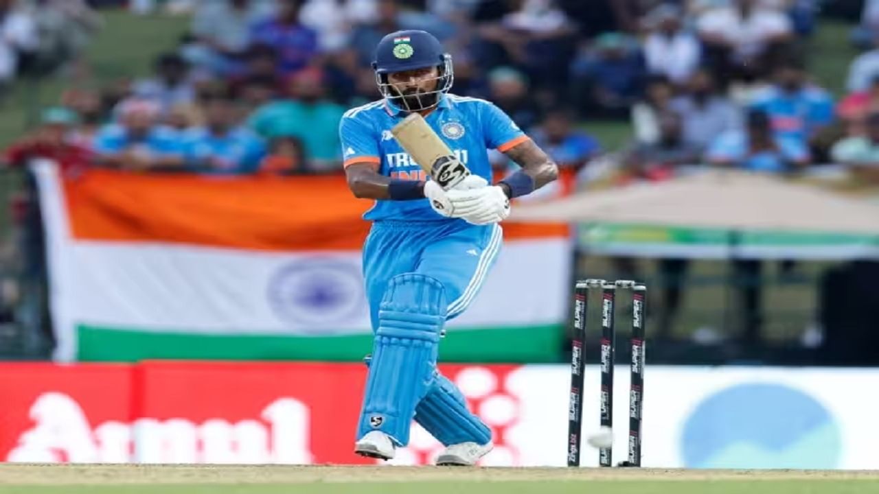 हार्दिक पंड्या ऑलराउंडर आहे.  हार्दिकने पाकिस्तान विरुद्ध 90 बॉलमध्ये 87 धावांची खेळी केली होती. हार्दिकने या सामन्यात 7 चौकार आणि 1 सिक्स ठोकला होता. त्यामुळे हार्दिककडूनही मोठ्या अपेक्षा आहेत.  