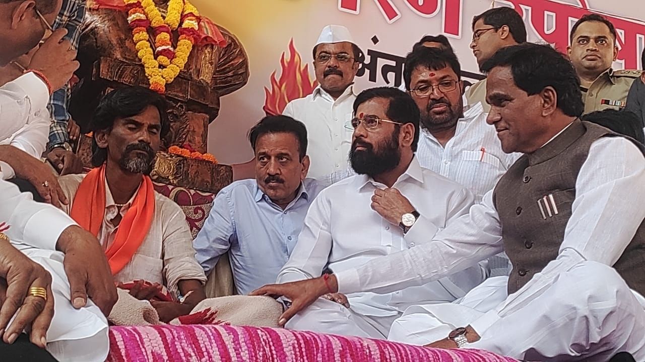 'त्या' व्हायरल व्हीडिओवर एकनाथ शिंदे यांचं स्पष्टीकरण; म्हणाले, तेव्हा आम्ही... 'त्या' व्हायरल व्हीडिओवर एकनाथ शिंदे यांचं स्पष्टीकरण; म्हणाले, तेव्हा आम्ही...