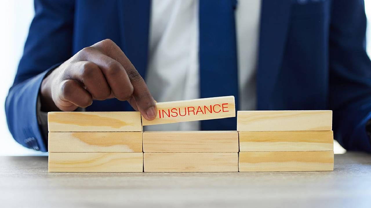 Job Insurance : नोकरीवरुन केले कमी? बँकेत जमा होत राहील Salary