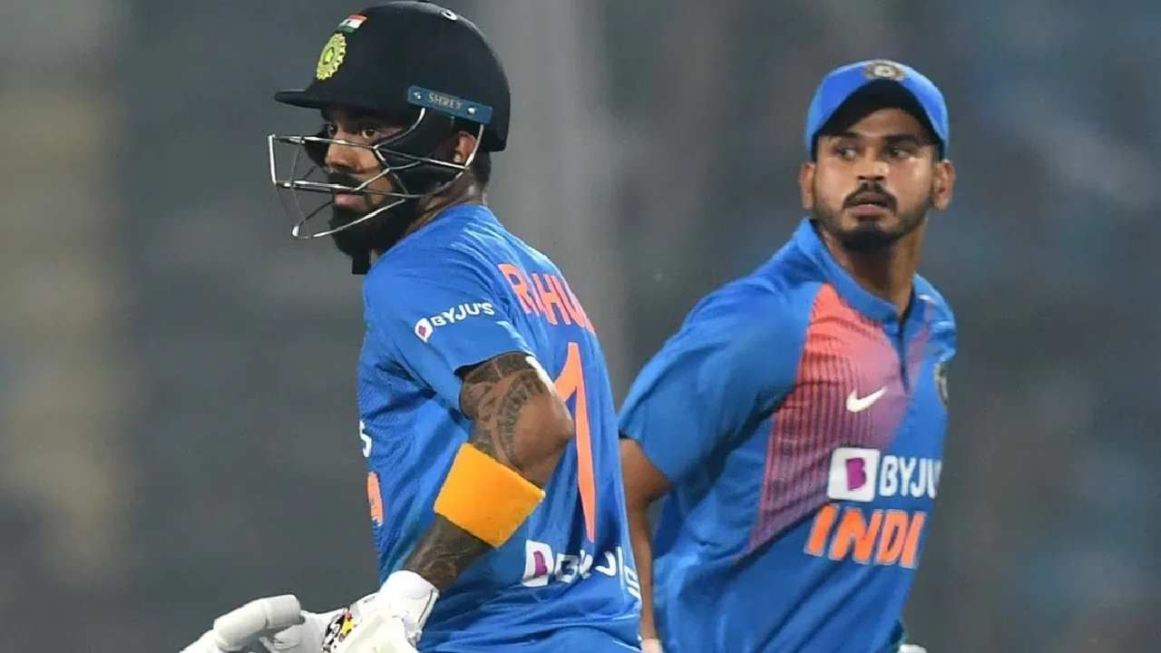 IND vs AUS 1st ODI : भारत आणि ऑस्ट्रेलिया पहिल्या वनडे सामन्यात या खेळाडूंवर असेल नजर, जाणून घ्या पिच रिपोर्ट IND vs AUS 1st ODI : भारत आणि ऑस्ट्रेलिया पहिल्या वनडे सामन्यात या खेळाडूंवर असेल नजर, जाणून घ्या पिच रिपोर्ट