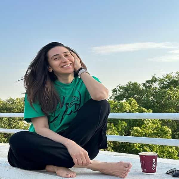 अभिनेत्री करिश्मा कपूर आणि अभिनेता अभिषेक बच्चन यांचं लग्न होणार होतं. पण काही कारणांमुळे दोघांचं लग्न होवू शकलं नाही. दोघांनी अनेक वर्ष डेट देखील केलं. पण लग्नाची घोषणा झाल्यानंतर दोघांना विभक्त होण्याचा निर्णय घ्यावा लागला.