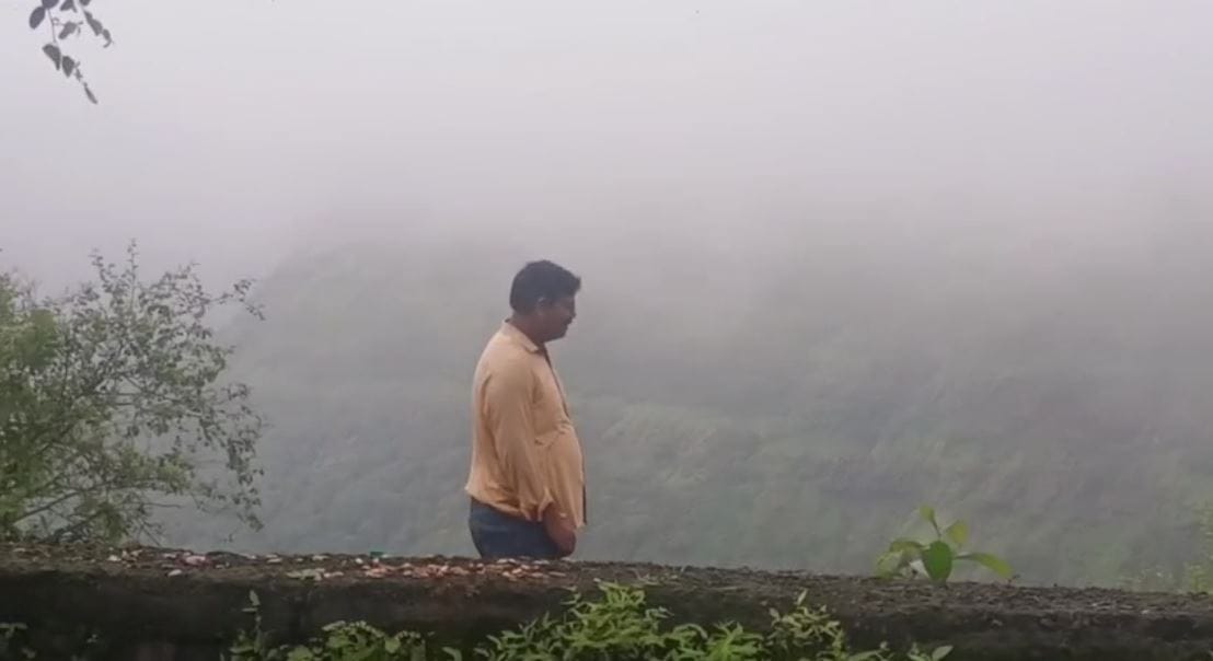 लोणावळा आणि खंडाळ्यात व्यवसाय पर्यटानावर मोठ्या प्रमाणावर अवलंबून आहे. पावसाळ्यातील चार महिने लोणावळ्यात पर्यटकांची चांगलीच गर्दी असते. यामुळे लोणावळ्यातील नागरिकांना रोजगारही मोठ्या प्रमाणावर मिळतो तसेच व्यावसायिकांचा व्यवसाय वाढलेला असतो.