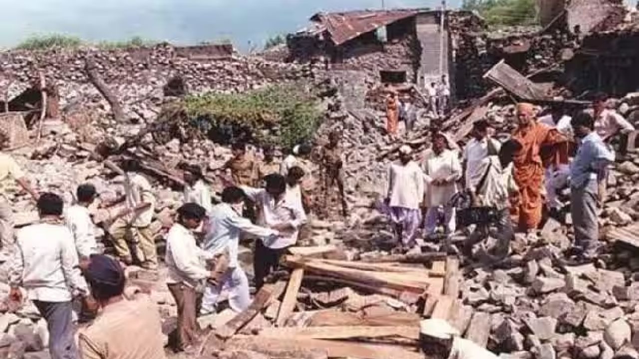 Killari Earthquake : किल्लारी भूकंपाला 30 वर्षे पूर्ण; हजारो लोकांनी जीव गमावला, 1993 साली काय घडलं? वाचा...