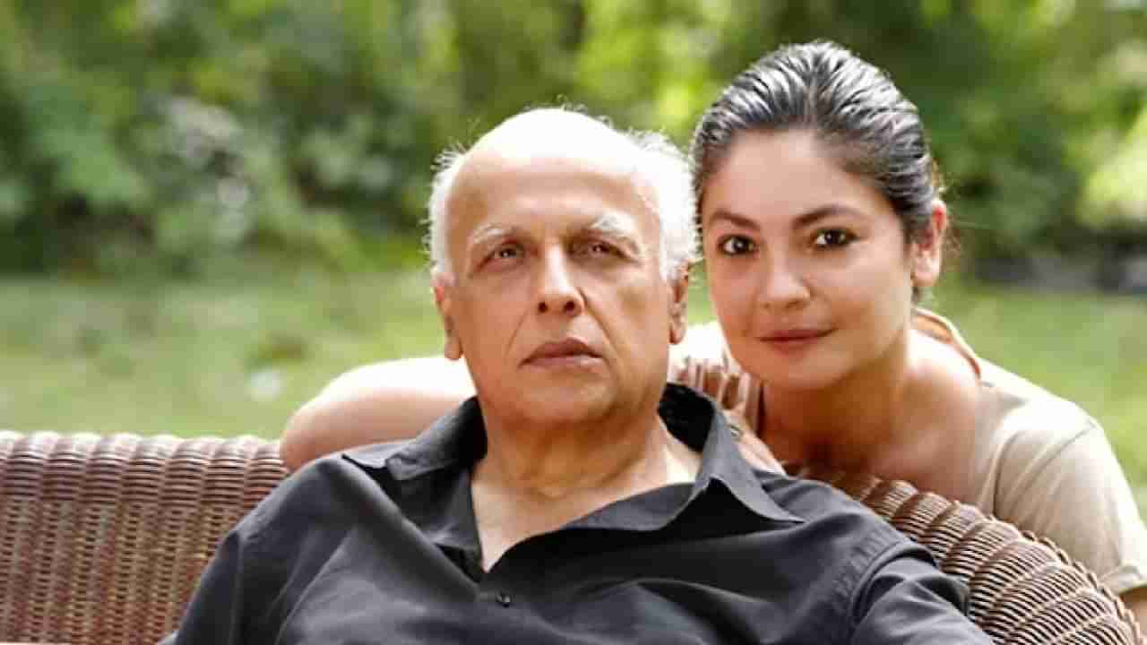 Pooja Bhatt | वडील महेश भट्ट यांनी तुझा शारीरिक वापर केला का?; ट्रोलरला लेक पूजाचं सडेतोड उत्तर