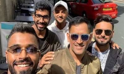 2019 वर्ल्डकप स्पर्धेदरम्यान घेतलेल्यात्या फोटोतील गूढ आता आलं समोर, मयांक अग्रवाल याने केला मोठा खुलासा