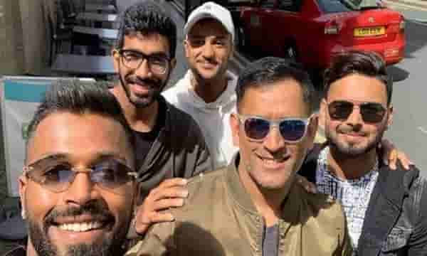 2019 वर्ल्डकप स्पर्धेदरम्यान घेतलेल्यात्या फोटोतील गूढ आता आलं समोर, मयांक अग्रवाल याने केला मोठा खुलासा