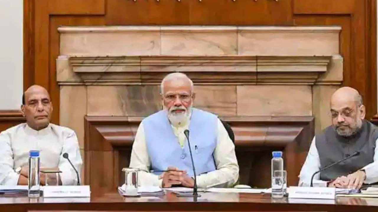 Women Reservation Bill: महिला आरक्षण विधेयकावर केंद्रीय मंत्रिमंडळाचं शिक्कामोर्तब! आता लोकसभेत मांडलं जाणार बिल