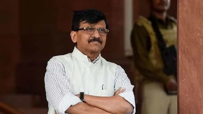 Sanjay Raut : संजय राऊत लोचक आणि लाळगोटे, त्यांनी खासदारकीसाठी पत्रकारिता गुंडाळली; शिंदे गटाकडून शाब्दिक हल्ला