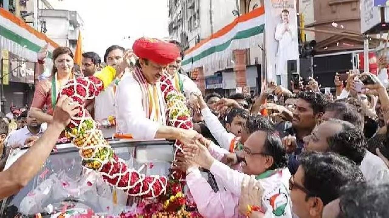 राष्ट्रवादी काँग्रेसमधील बंडानंतर शरद पवार सक्रीय झाले आहे. अजित पवार गटाला चेकमिट करण्याची संधी ते सोडत नाही. यामुळे आता अजित पवार यांनीही आपले शक्तीप्रदर्शन सुरु केले आहे. रविवारी पुणे शहरात अजित पवार यांनी रोड शो केला. 