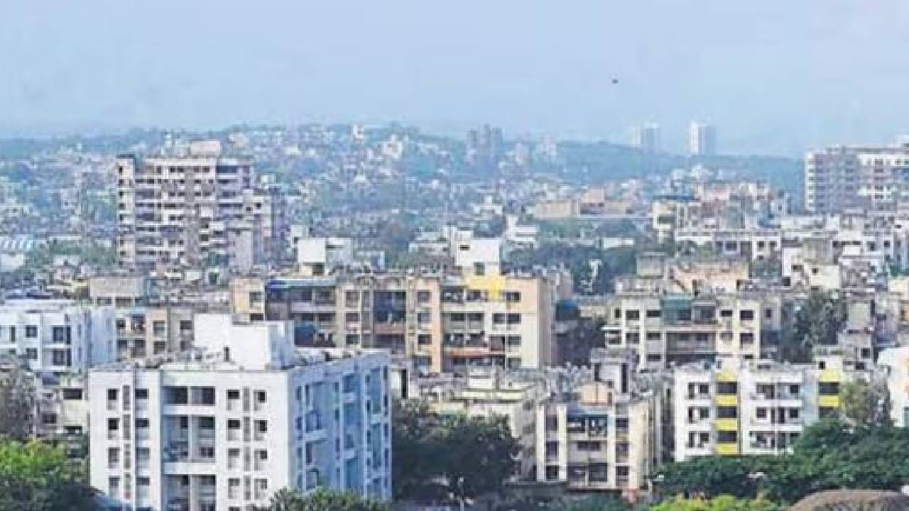 Pune News : महारेराचा दणका, पुणे शहरातील विकासकांना केला दंड, काय आहे कारण Pune News : महारेराचा दणका, पुणे शहरातील विकासकांना केला दंड, काय आहे कारण