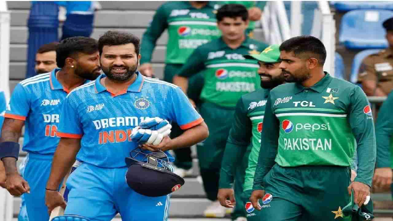 ODI World Cup 2023  मध्ये इंडिया नाही, या नावाने टीमने खेळाव? वीरेंद्र सेहवागची अजब डिमांड