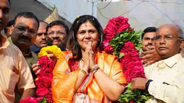 Pankaja Munde : पंकजा मुंडे यांची शिवशक्ती परिक्रमा, मंदिरात गुरू शुक्राचार्यांचे घेतले दर्शन
