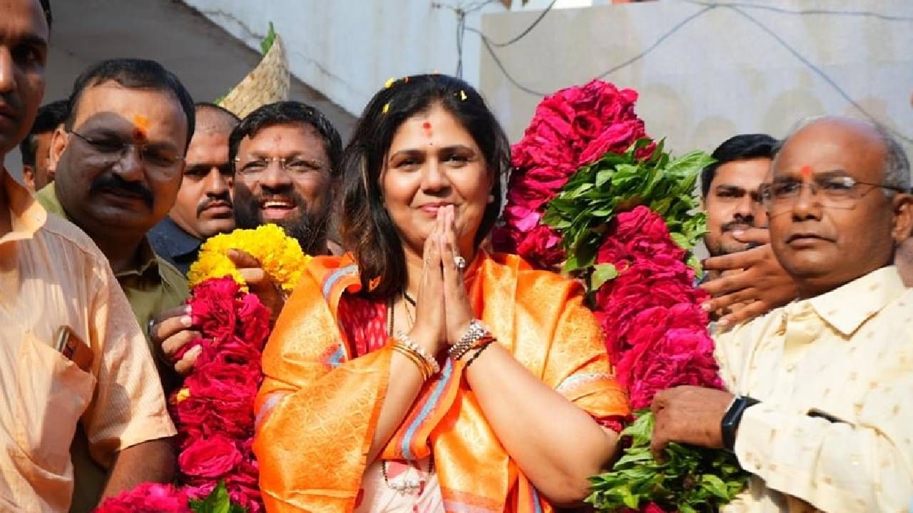 Pankaja Munde : पंकजा मुंडे यांची शिवशक्ती परिक्रमा, मंदिरात गुरू शुक्राचार्यांचे घेतले दर्शन