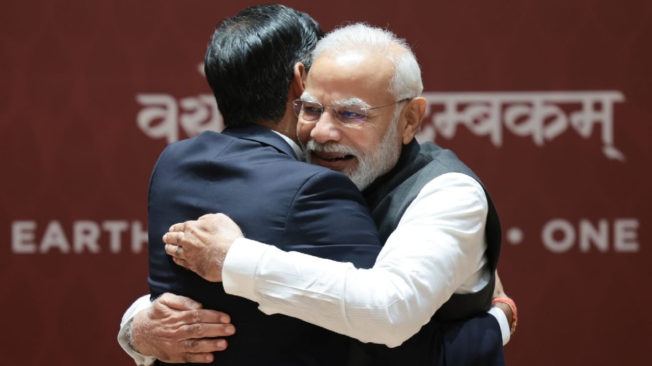 दरम्यान, आज सकाळी भारतमंडपमध्ये येताना मोदी आणि ऋषी सुनक यांच्या गळाभेटीची जोरदार चर्चा झाली. ही गळाभेट ब्रिटन-भारत संबंधांचं द्योतक असल्याचं बोललं गेलं. 